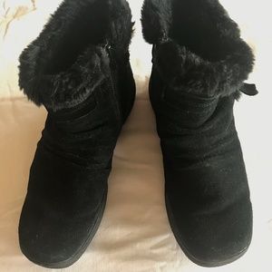 Bare Traps black suede winter bootie. Size 7M
